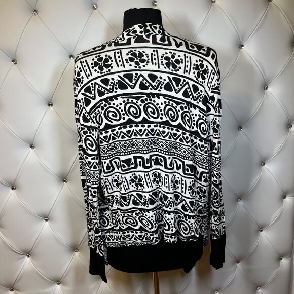 Black And White Patterned Women's Sweater - Picture 2 of 7